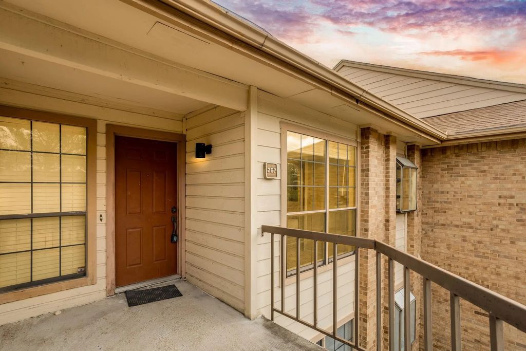 16301 Ledgemont Lane 267, Addison
