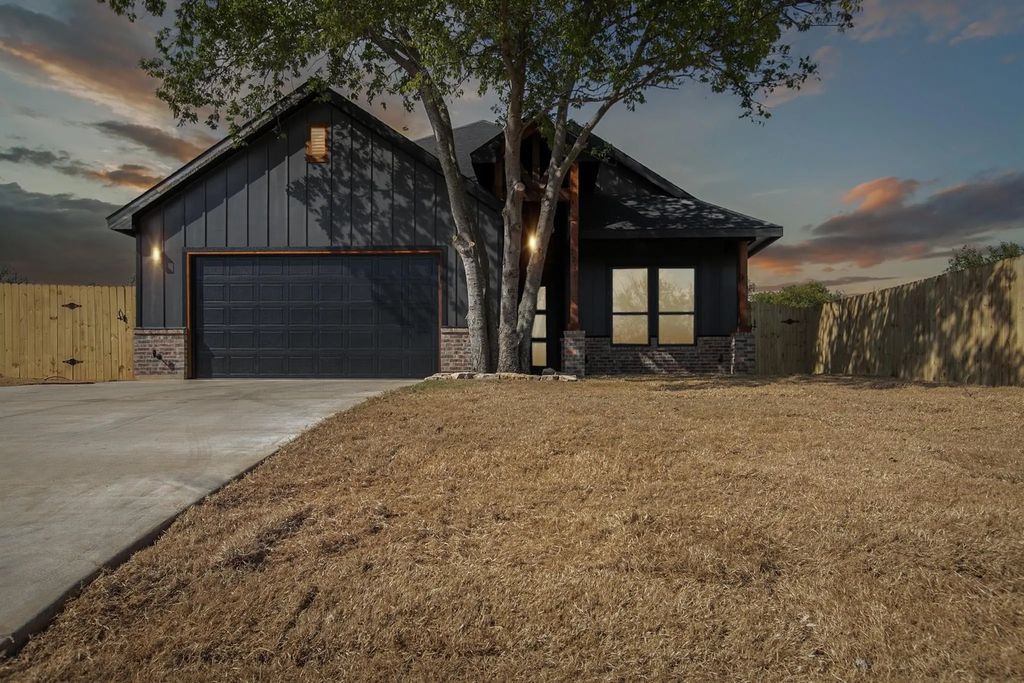 1213 E Butler Street, Fort Worth