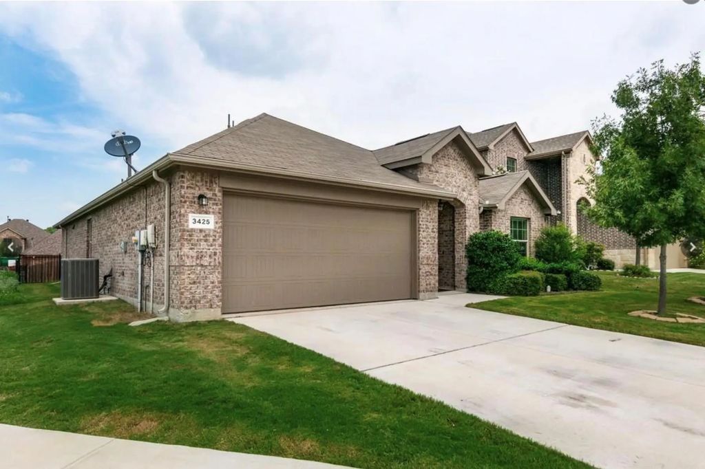 3425 Twin Pines Drive, Fort Worth