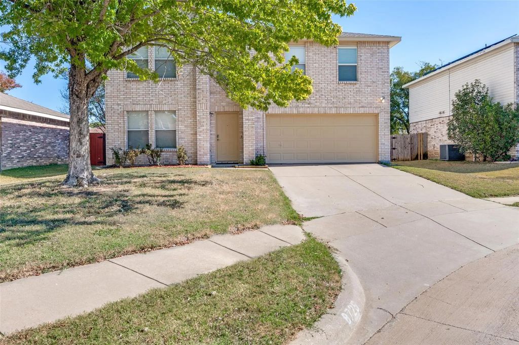 8725 Hunters Creek Court, Fort Worth
