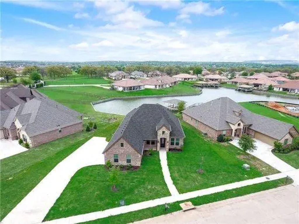 1208 Huntington Cove Court, Granbury