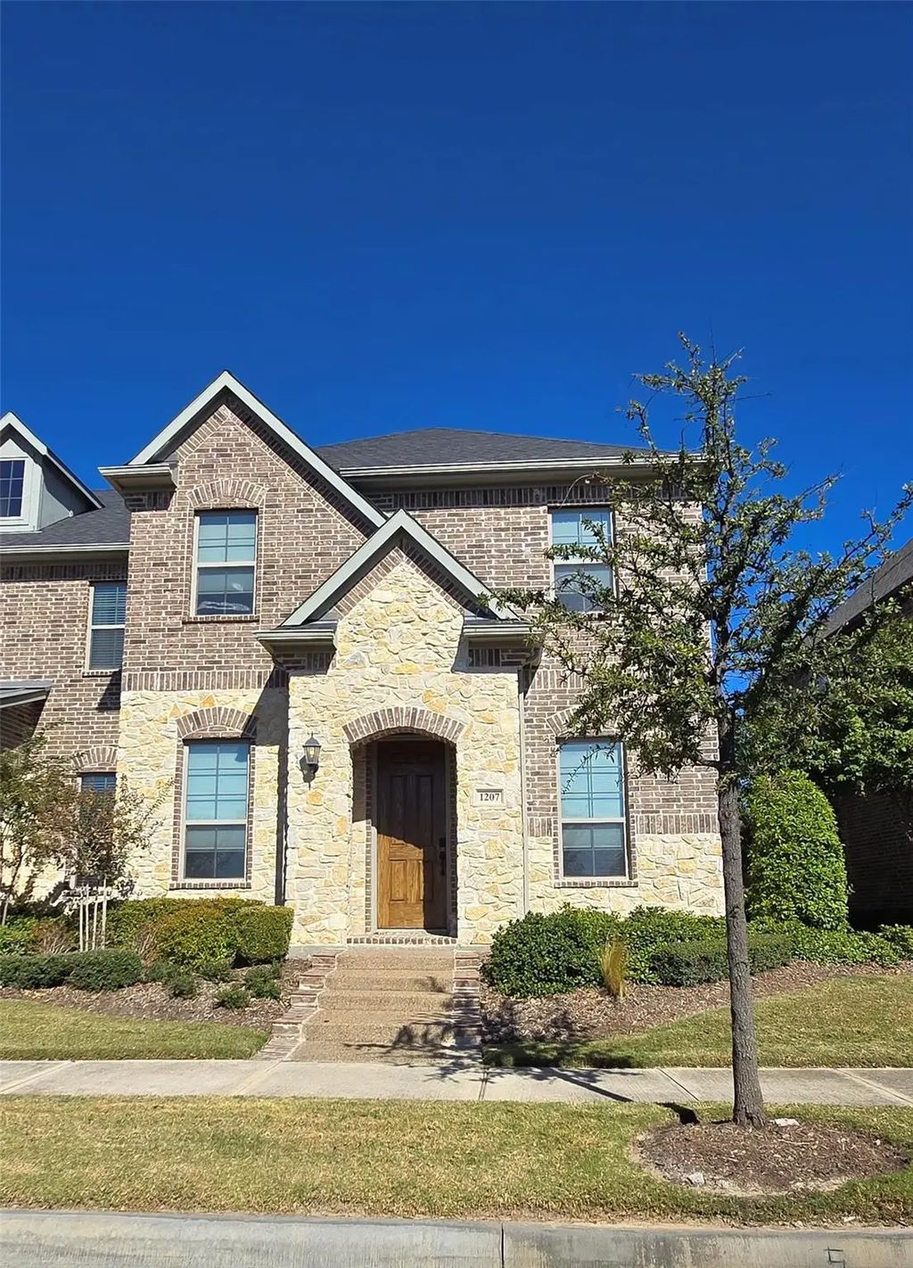 1207 Birds Fort Trail, Arlington