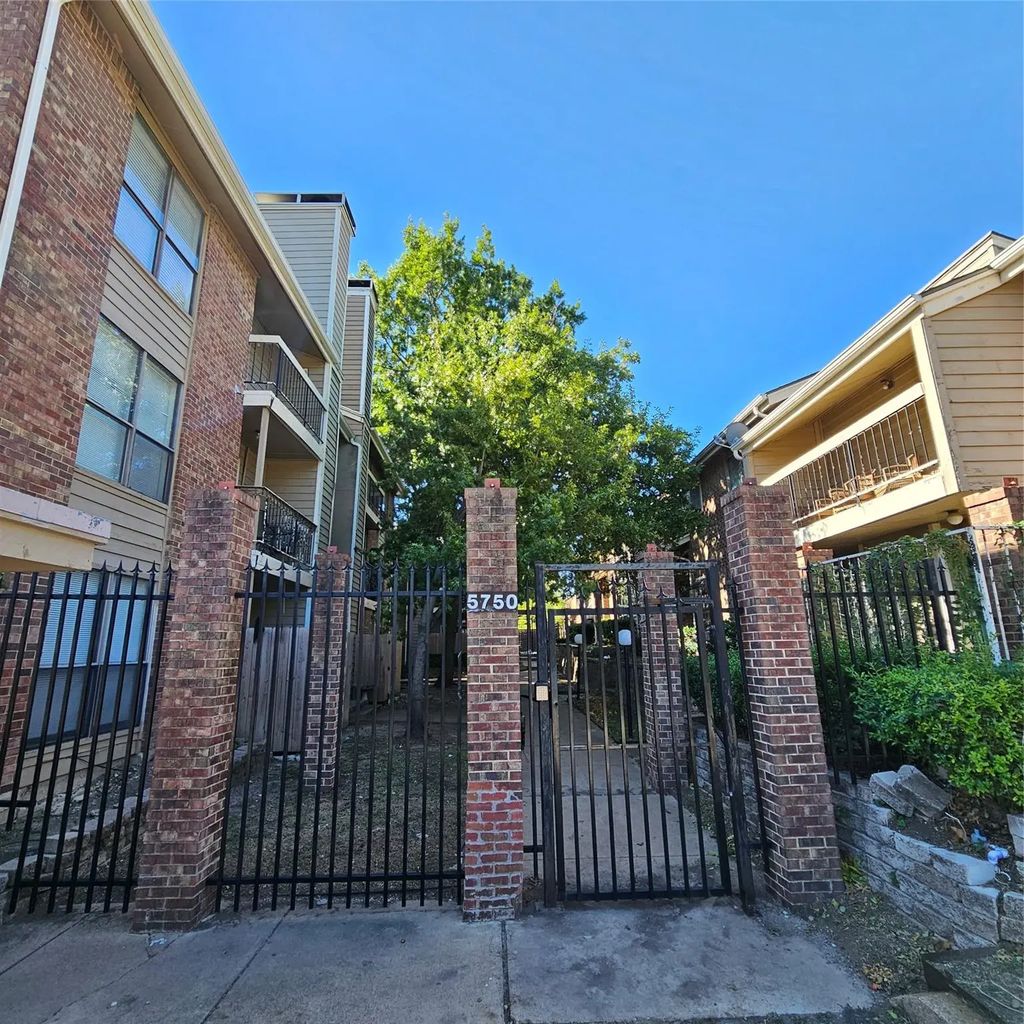 5750 Phoenix Drive 15, Dallas