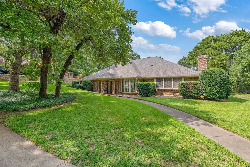 1405 Melody Lane, Keller