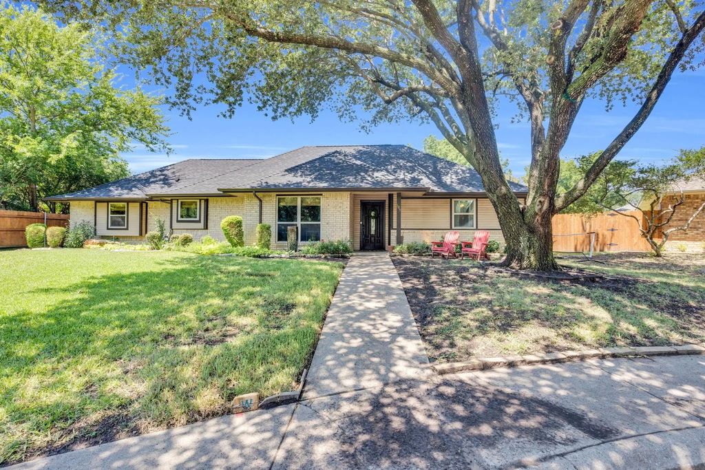 105 Buffalo Creek Circle, Waxahachie