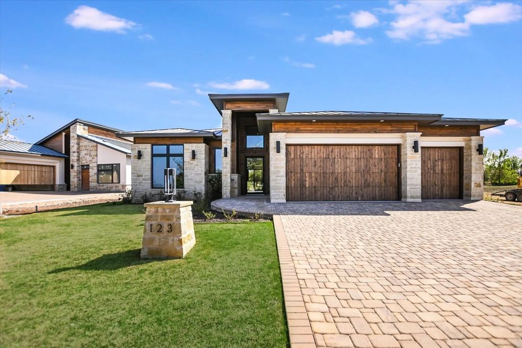 123 Azalea Loop, Horseshoe Bay