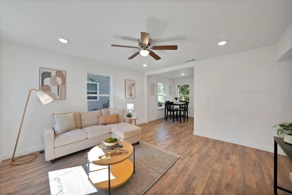 5028 Sherwood Drive, River Oaks