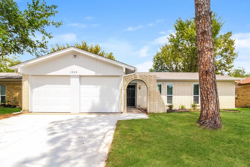 1509 Ruby Road, Irving