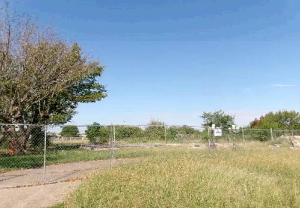 6909 Meadow Creek Road, North Richland Hills