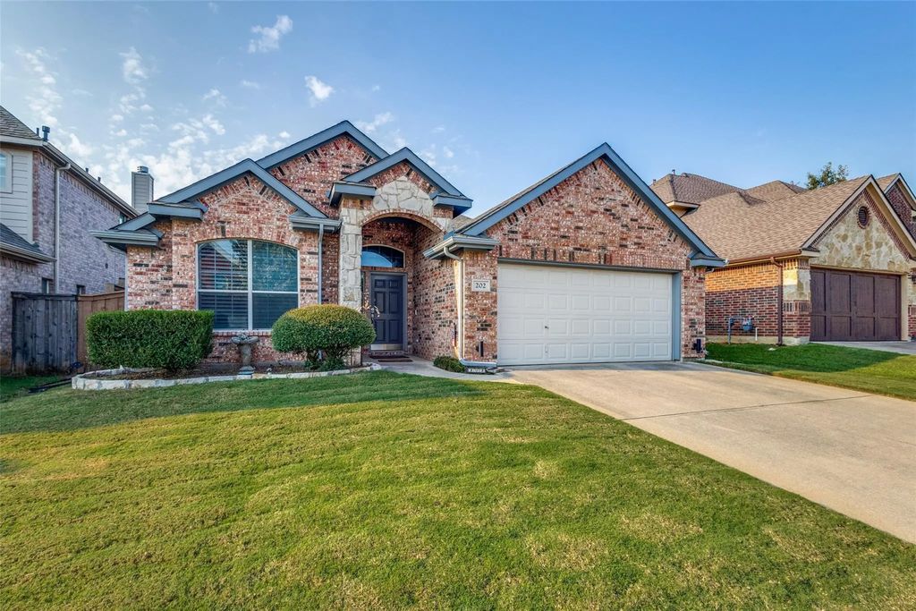 202 Fountainview Drive, Euless
