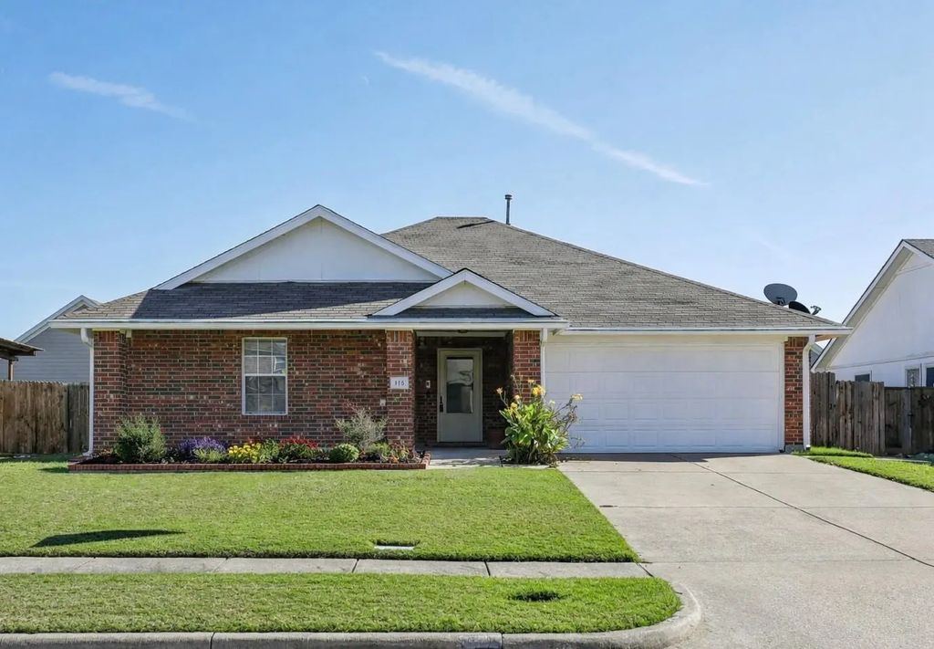 115 Pebble Creek Lane, Terrell