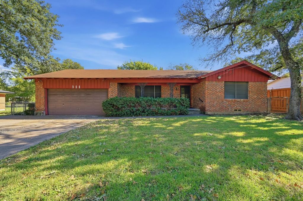 911 Vine Street, Euless