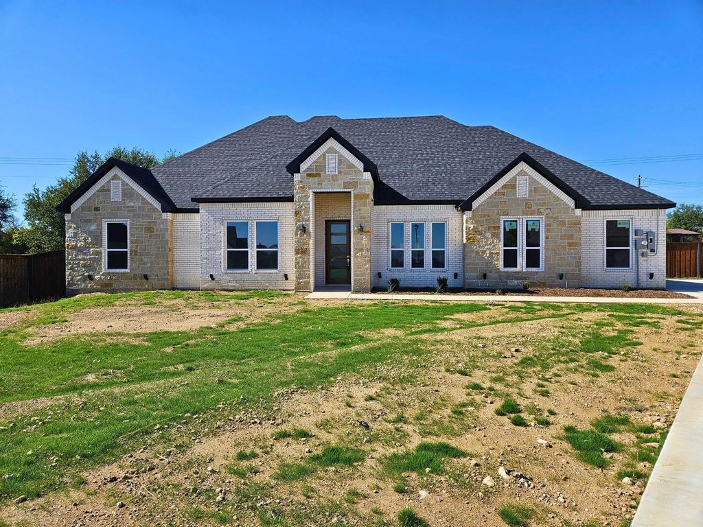 105 Oxford Court, Weatherford