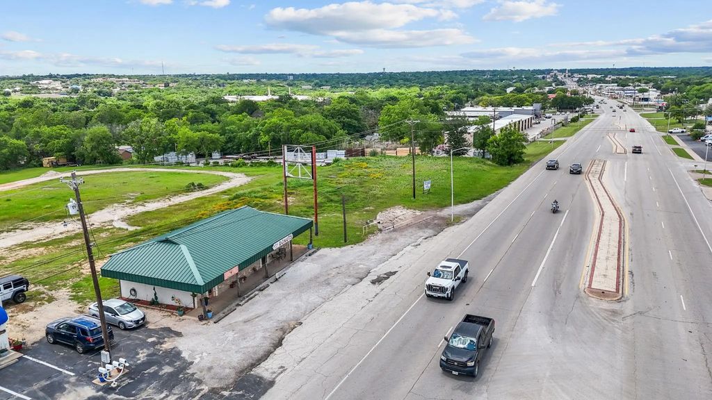 1220 Fort Worth Highway, Weatherford