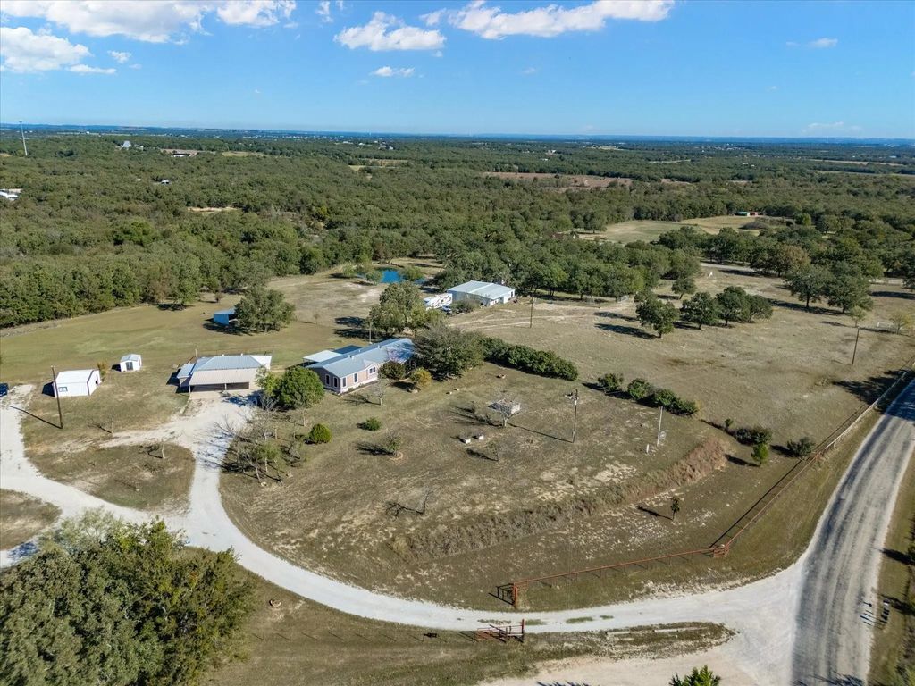 572 County Road 3655, Paradise