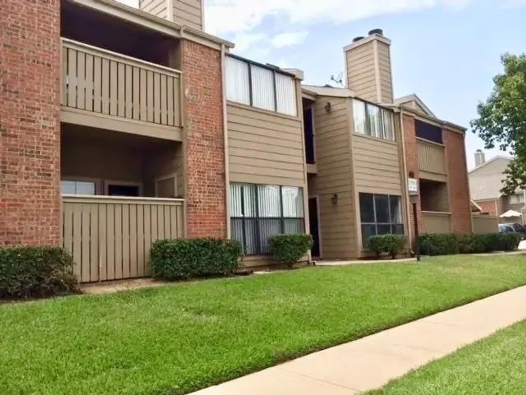 2105 Count Fleet Drive 207, Arlington