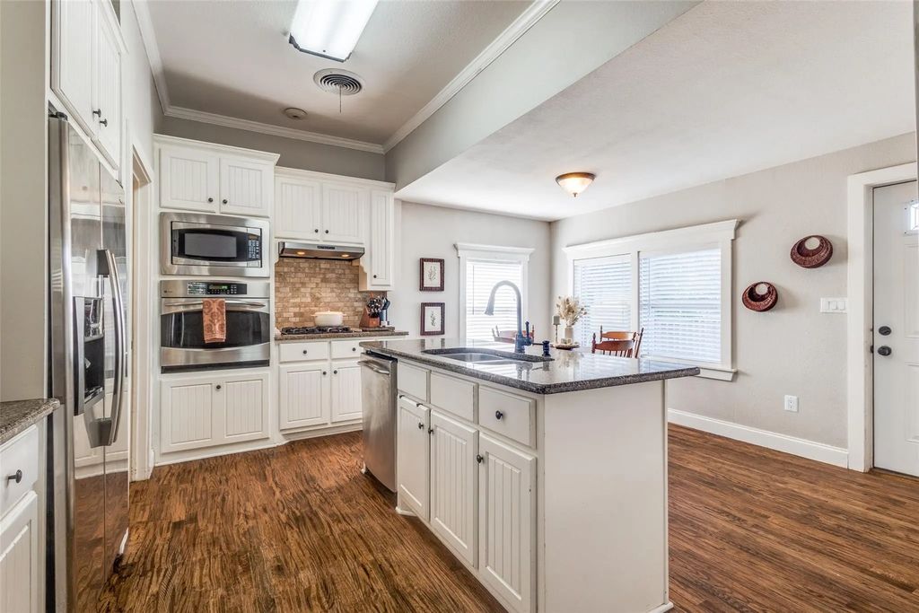 1009 W 7th Street, Justin