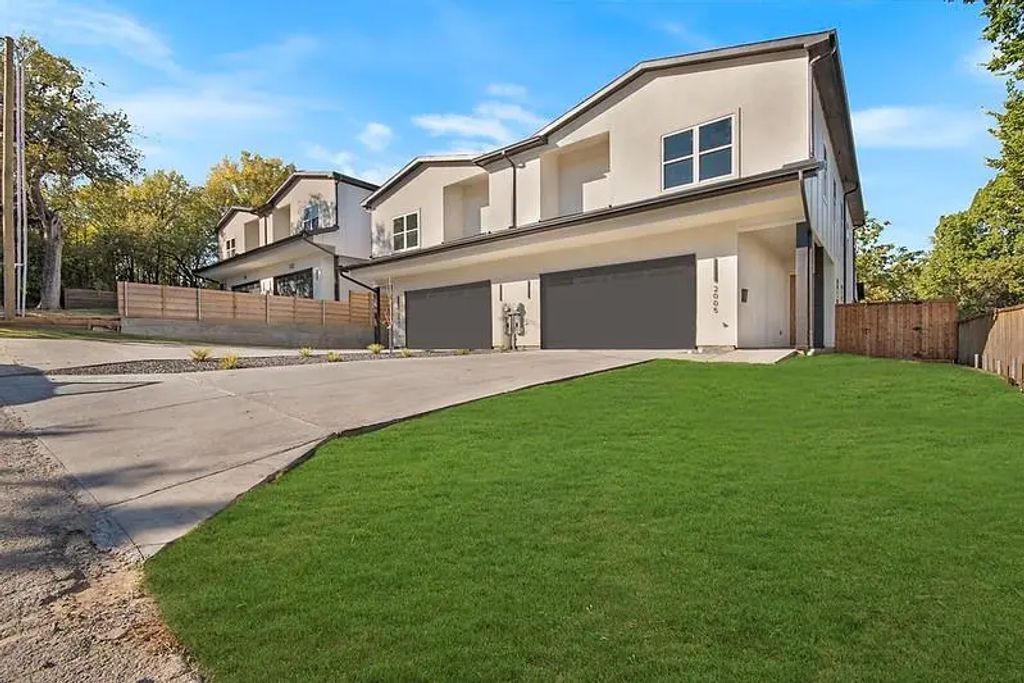 2005 Hearne Avenue, Dallas