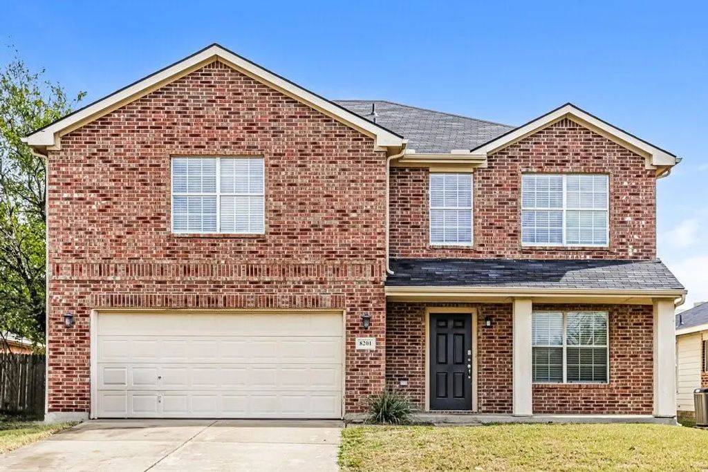 8201 Southbrook Circle, Fort Worth