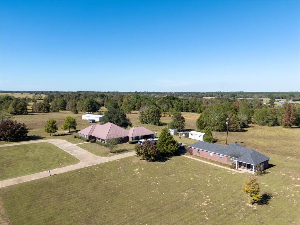 2895 County Road 118, Overton