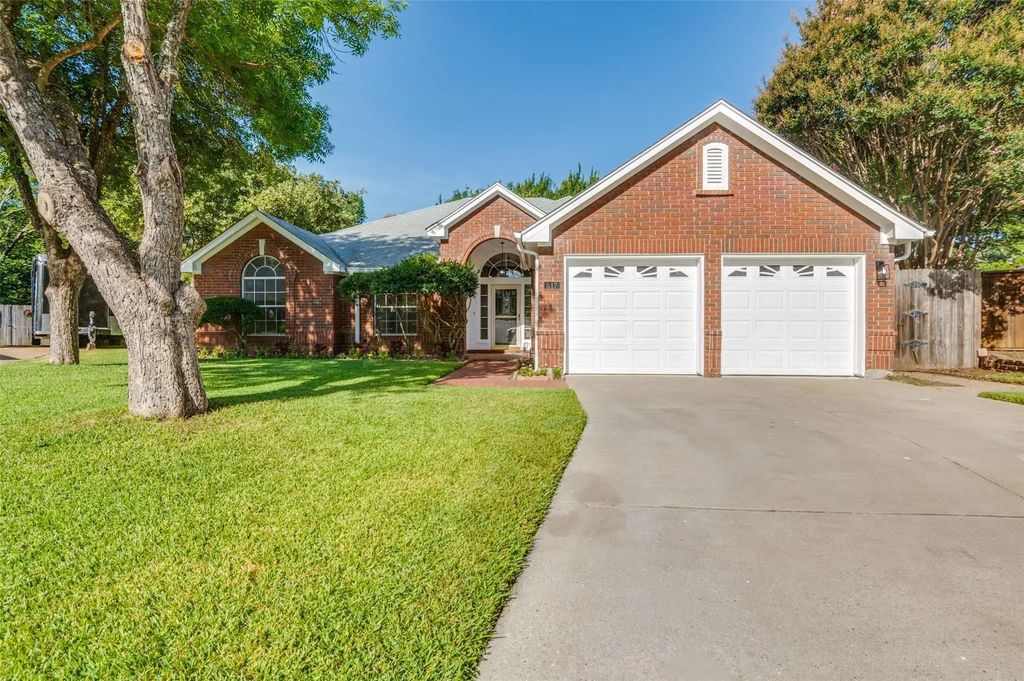517 Aurora Court, Euless