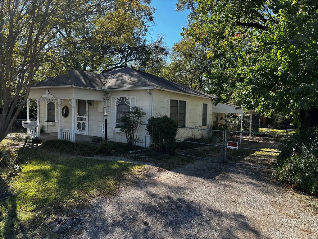 4404 3rd Street, Greenville