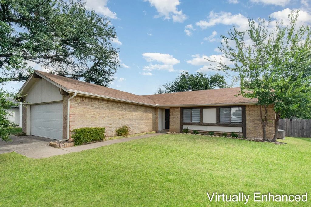 2922 Beachtree Lane, Bedford