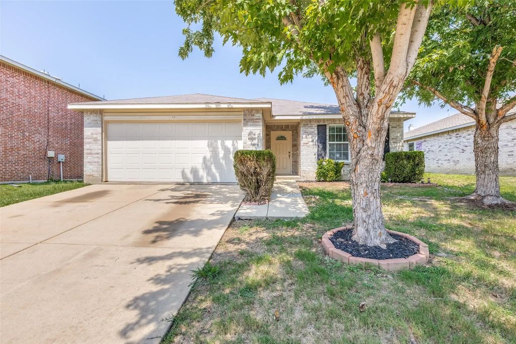 1909 Diamond Lake Trail, Fort Worth