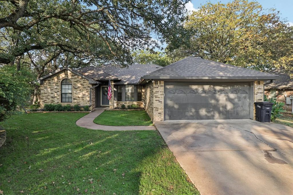 207 Camelot Drive, Weatherford