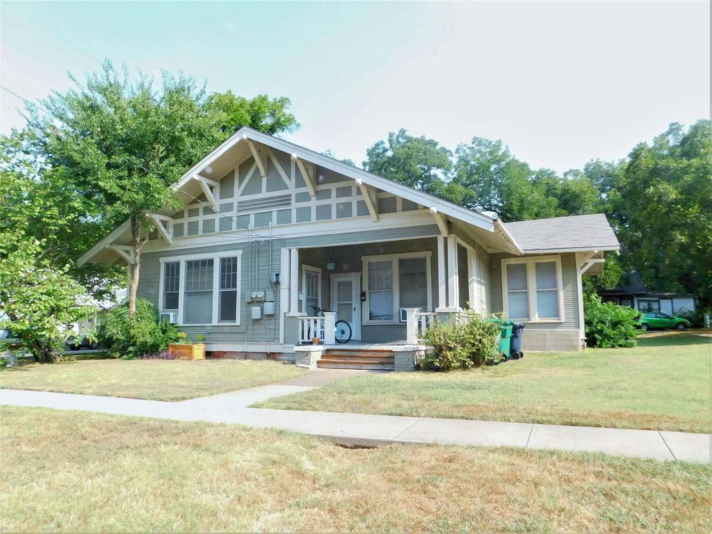 203 Sawyer Avenue A, Denton