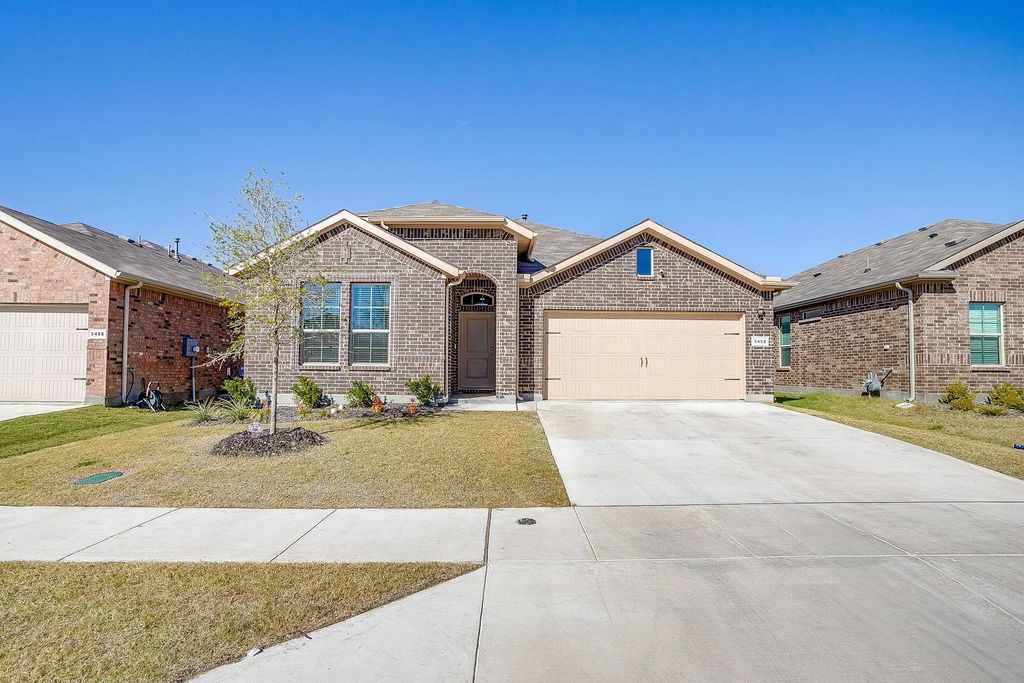 5452 Gold Pond Drive, Fort Worth