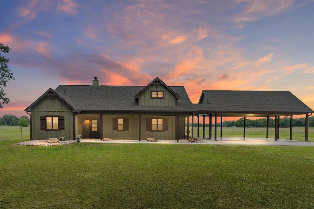 6044 County Road 4068, Kemp