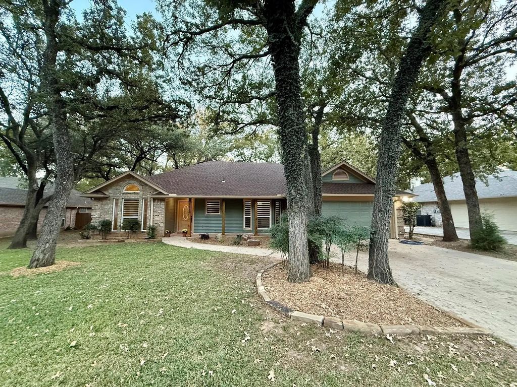 1116 Pine Ridge Drive, Azle