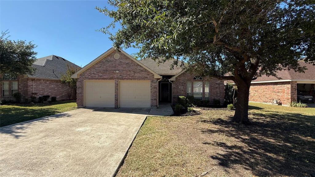 205 Larkspur Drive, Forney