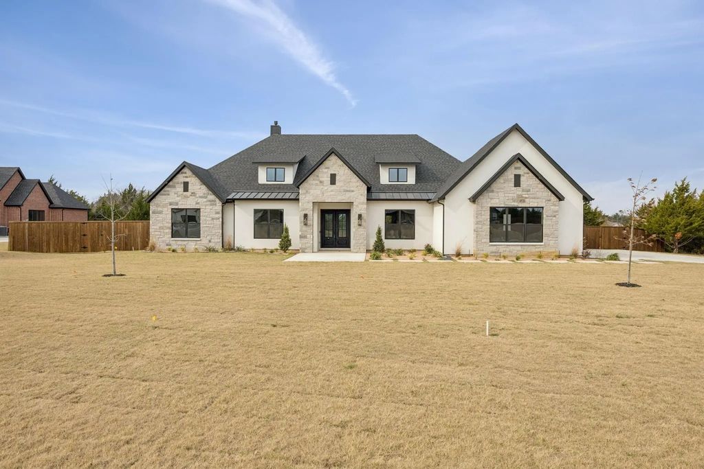 3035 Stonebriar Drive, Waxahachie