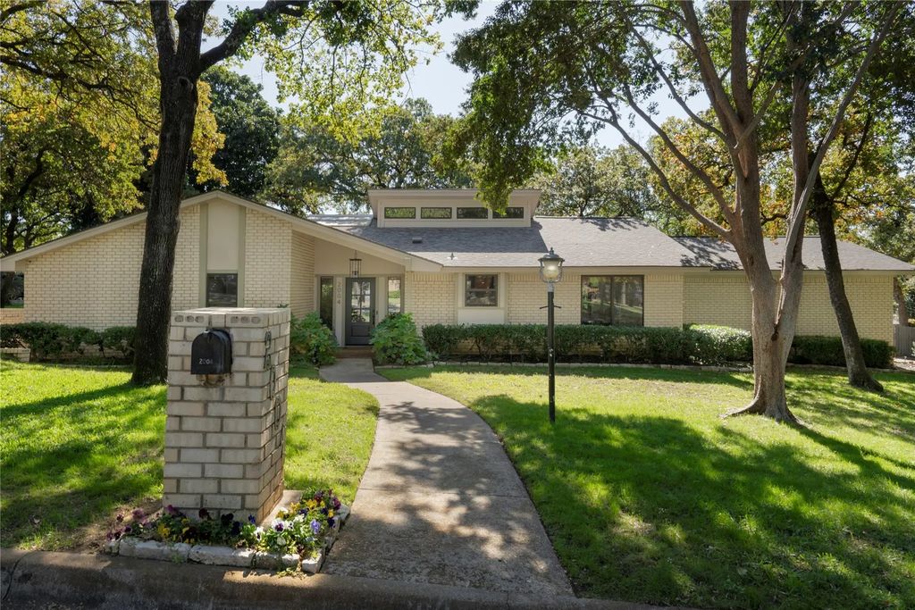 2004 Vista View Road, Keller
