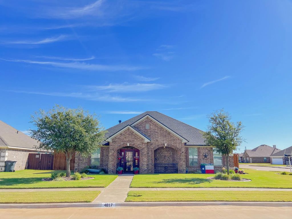 4817 Falcon Crest, Wichita Falls