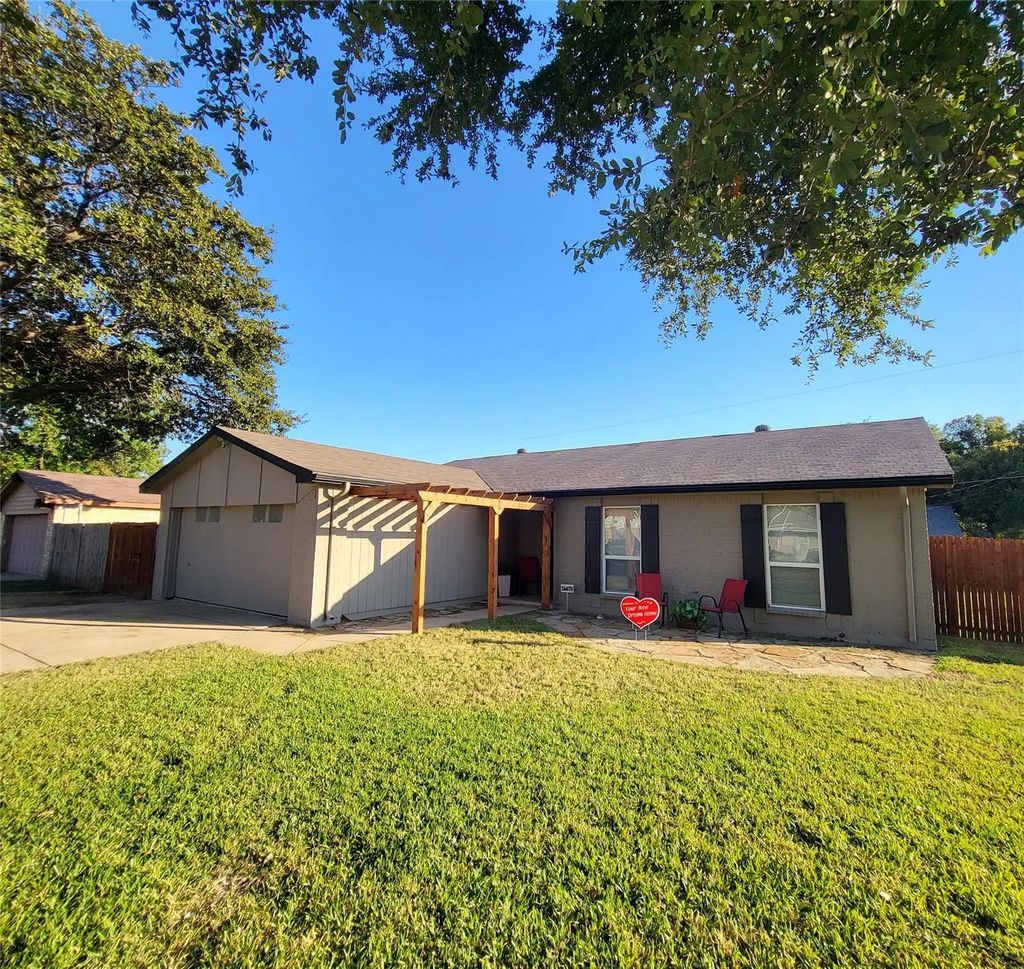 1900 San Saba Lane, Arlington