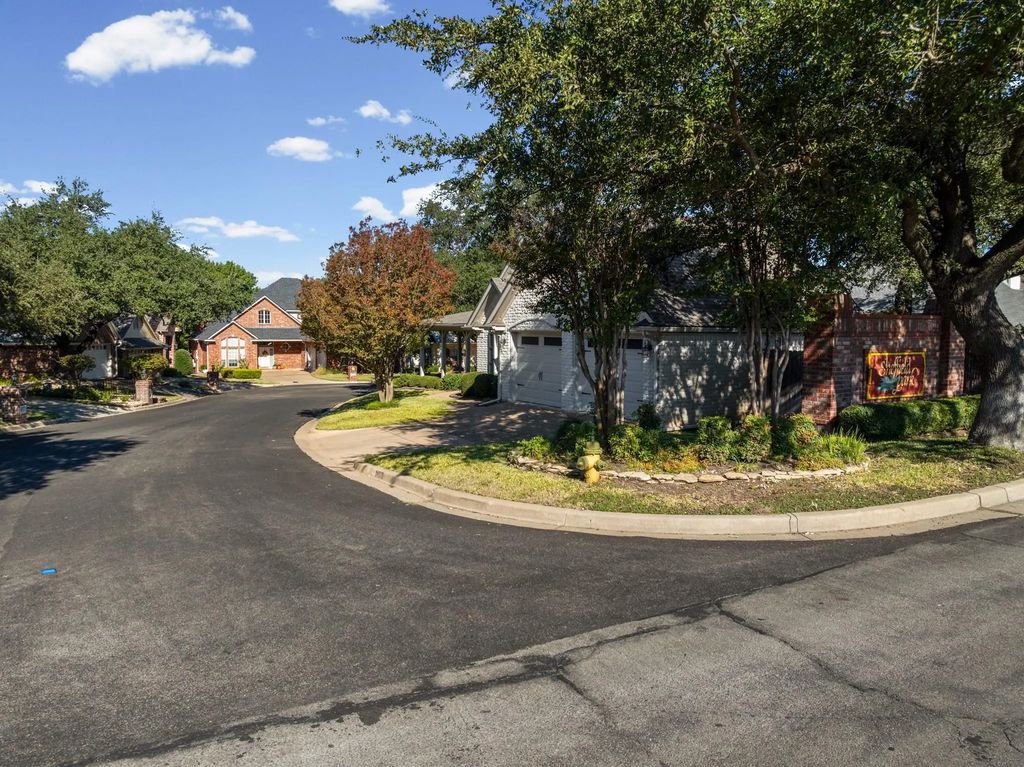 209 Kingston Drive, Waco