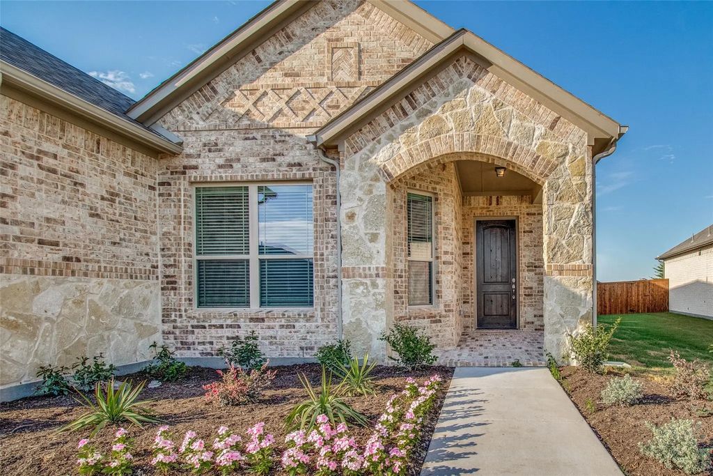 613 Cowboy Way, Anna