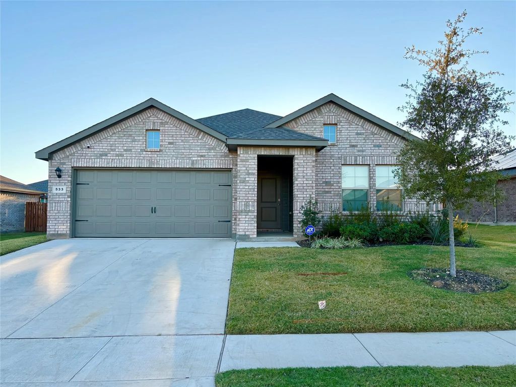 533 Crestridge Drive N, Cleburne