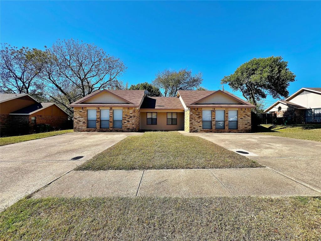 717 Hillcrest Court, Cedar Hill