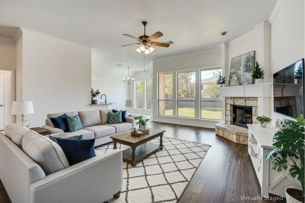 803 W Lonesome Dove Trail, Arlington