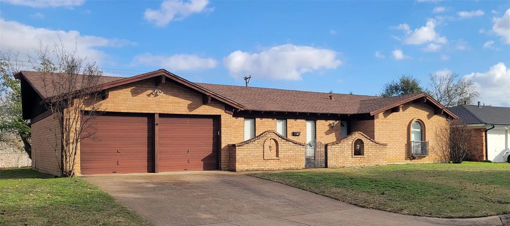 7813 Pebbleford Road, Fort Worth