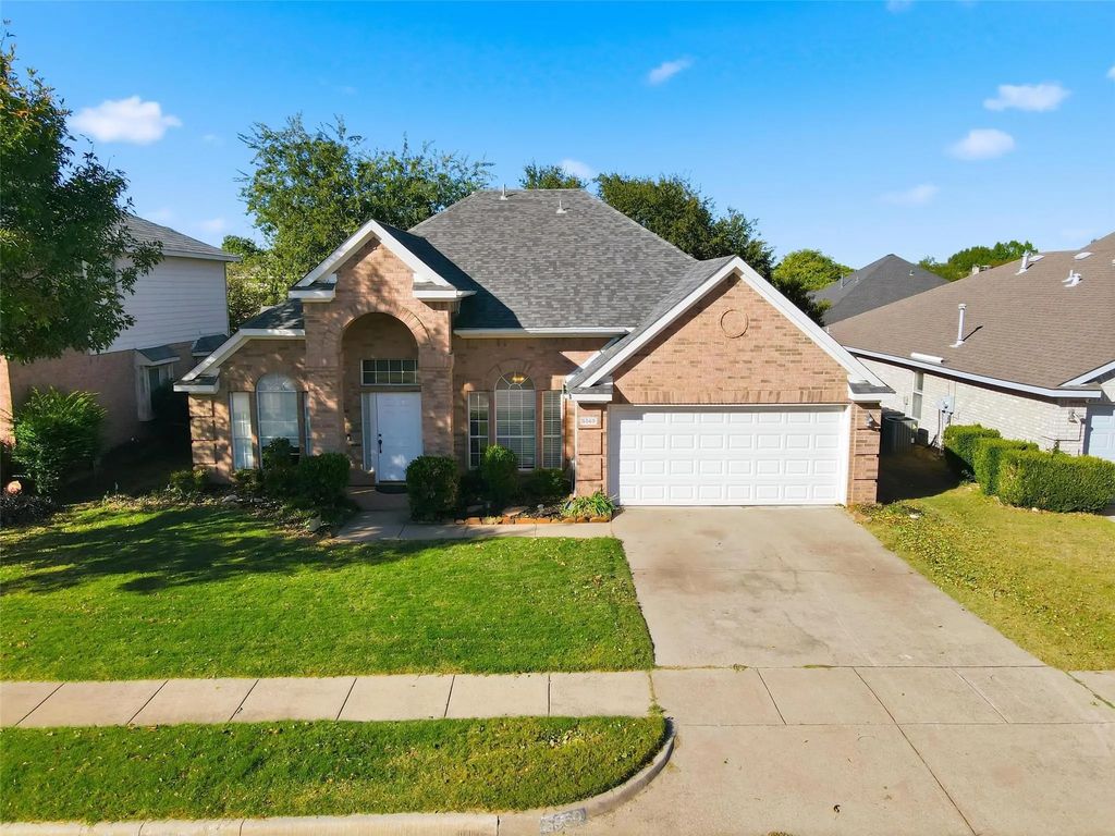 5569 Lawnsberry Drive, Fort Worth