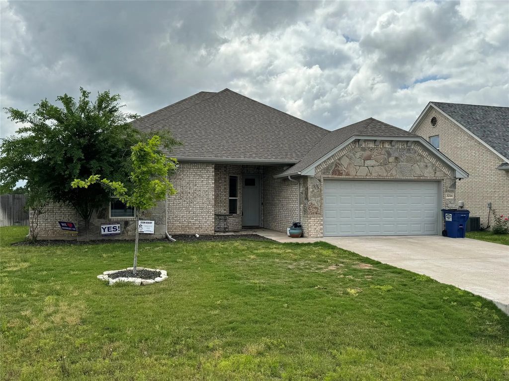 3214 White Horse Drive, Granbury