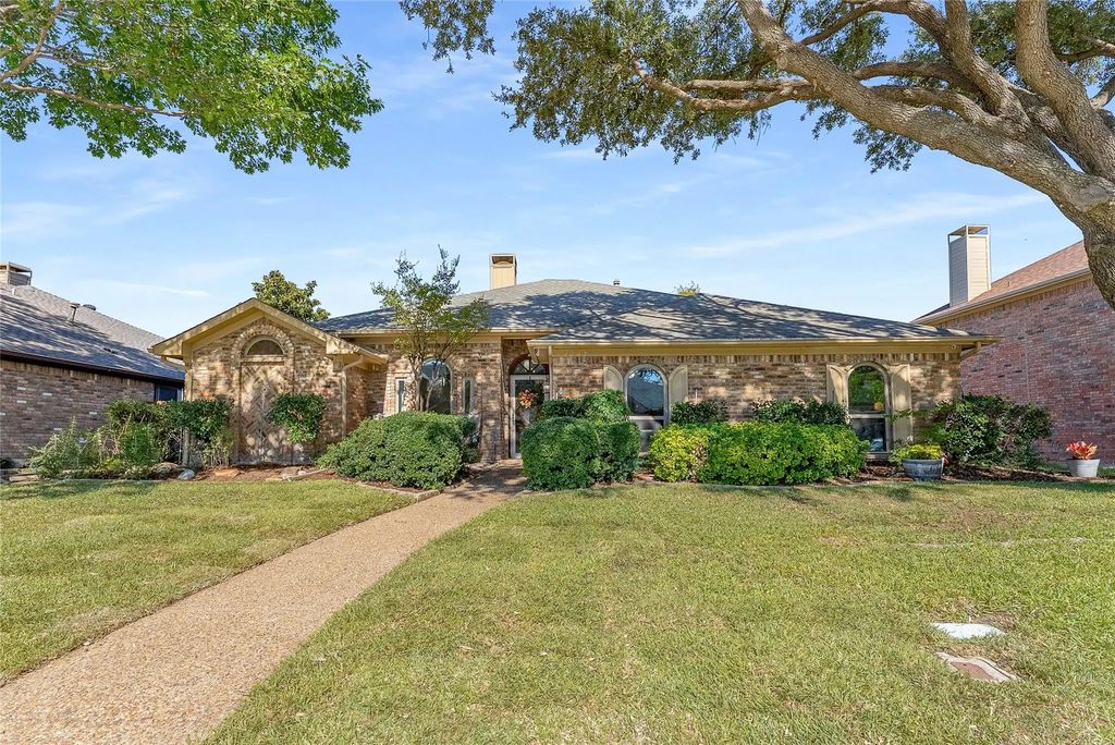 1203 Babbling Brook Drive, Lewisville