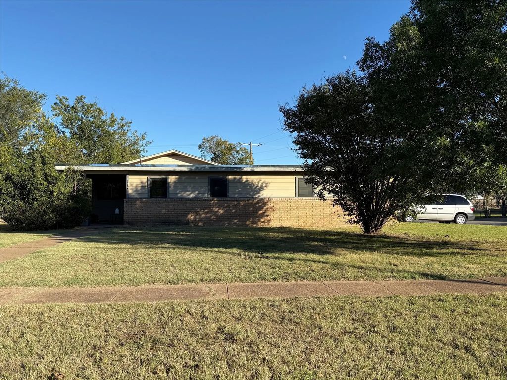 1381 Hillcrest Drive, Graham