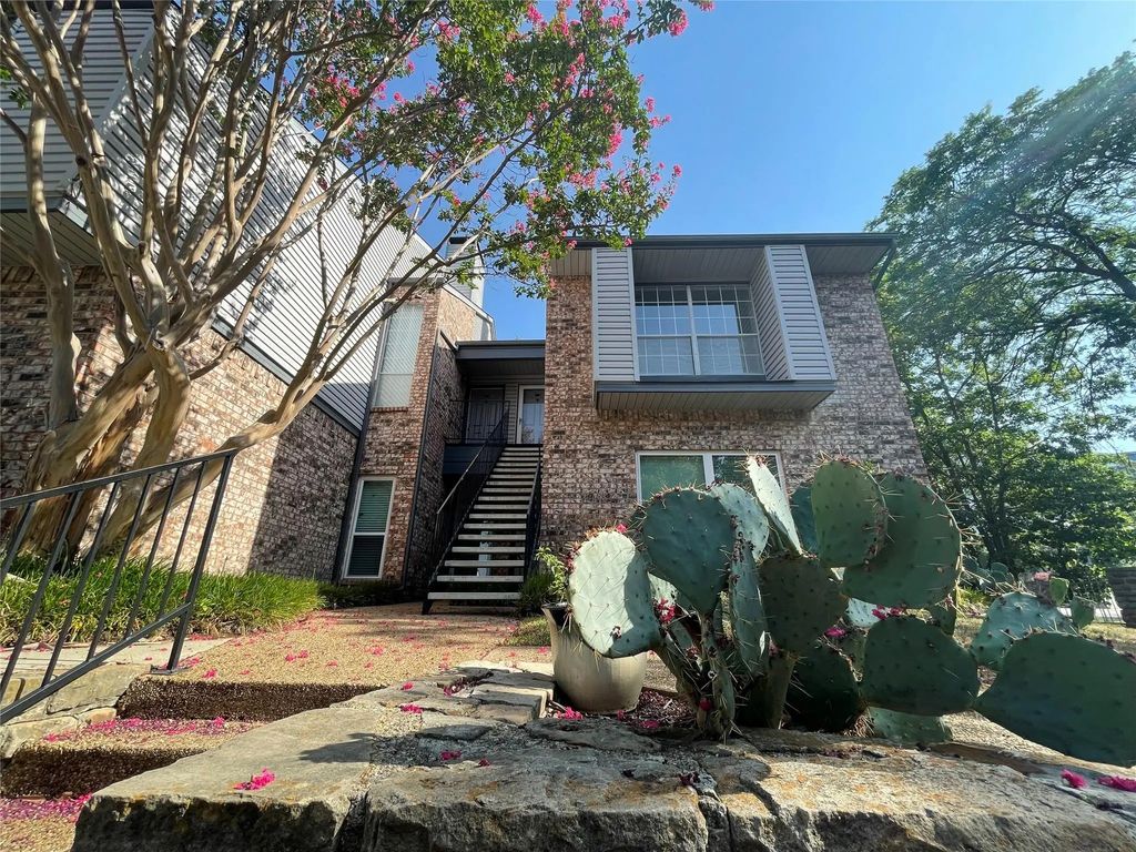 2506 Wedglea Drive 102, Dallas