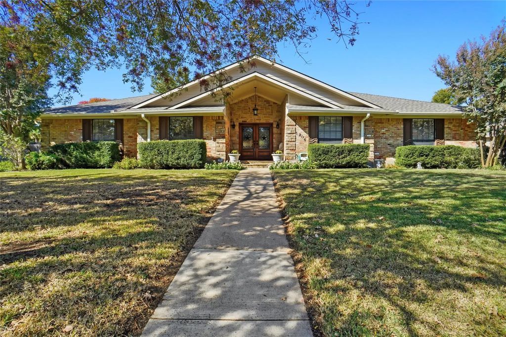 1206 Oakwood Trail, Southlake